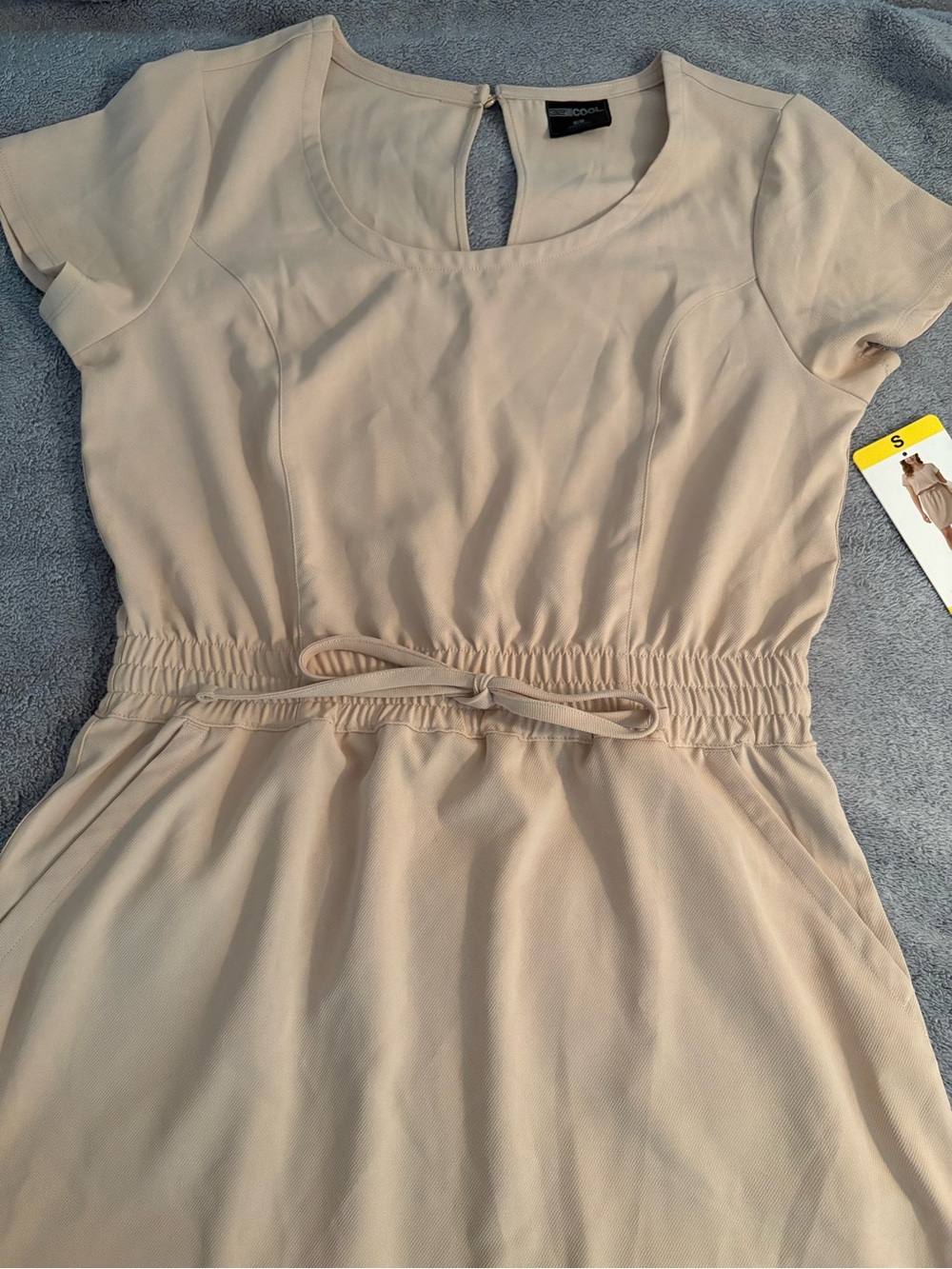NWT 32 Degrees Cool Women’s Small Beige Dress Above Knee Defined Waist Pockets - Picture 2 of 7